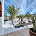 Vakantiehuis Casa Albi - Shared Pool With Bbq By Lanzarote Playa Blanca (Lanzarote)