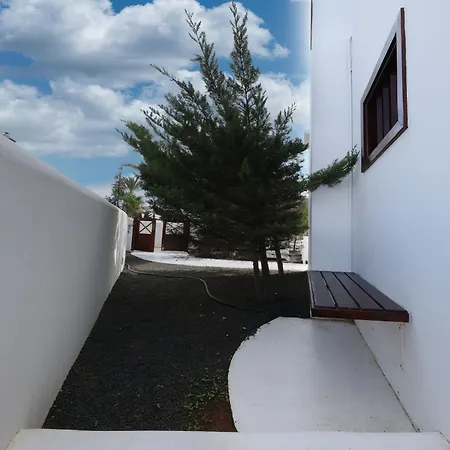 Vakantiehuis Casa Albi - Shared Pool With Bbq By Lanzarote Playa Blanca (Lanzarote)