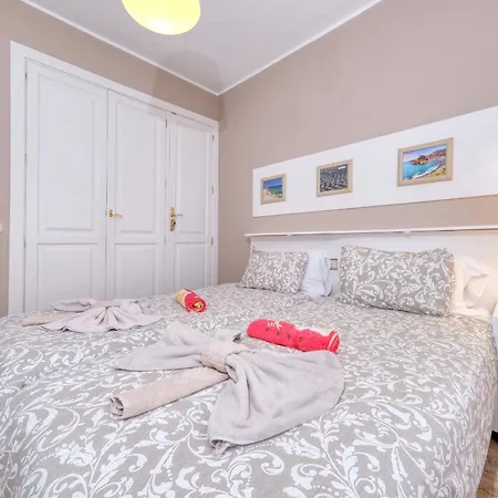 Casa Albi-shared Pool Holiday home