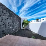 Casa Albi - Shared Pool With Bbq By Lanzarote Tatil Evi *