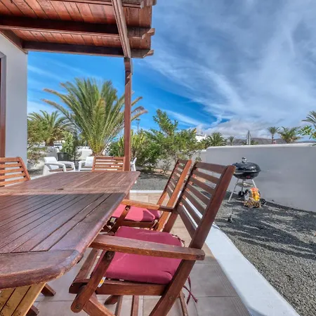 Semesterbostad Casa Albi - Shared Pool With Bbq By Lanzarote *